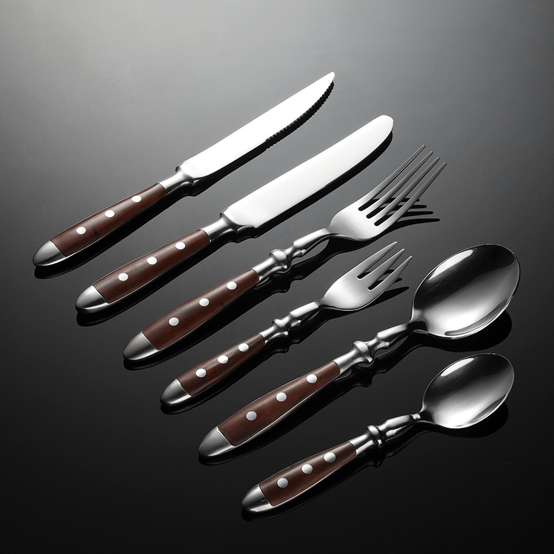 プロ仕様のアウトドアダイニングセット、ステンレス製のフォーク - Camping Cooking Dining Set のレビューと価格